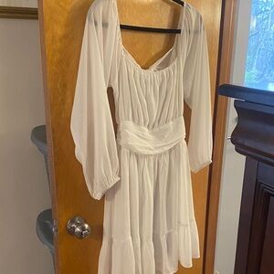 Elegant White Long Sleeve Dress